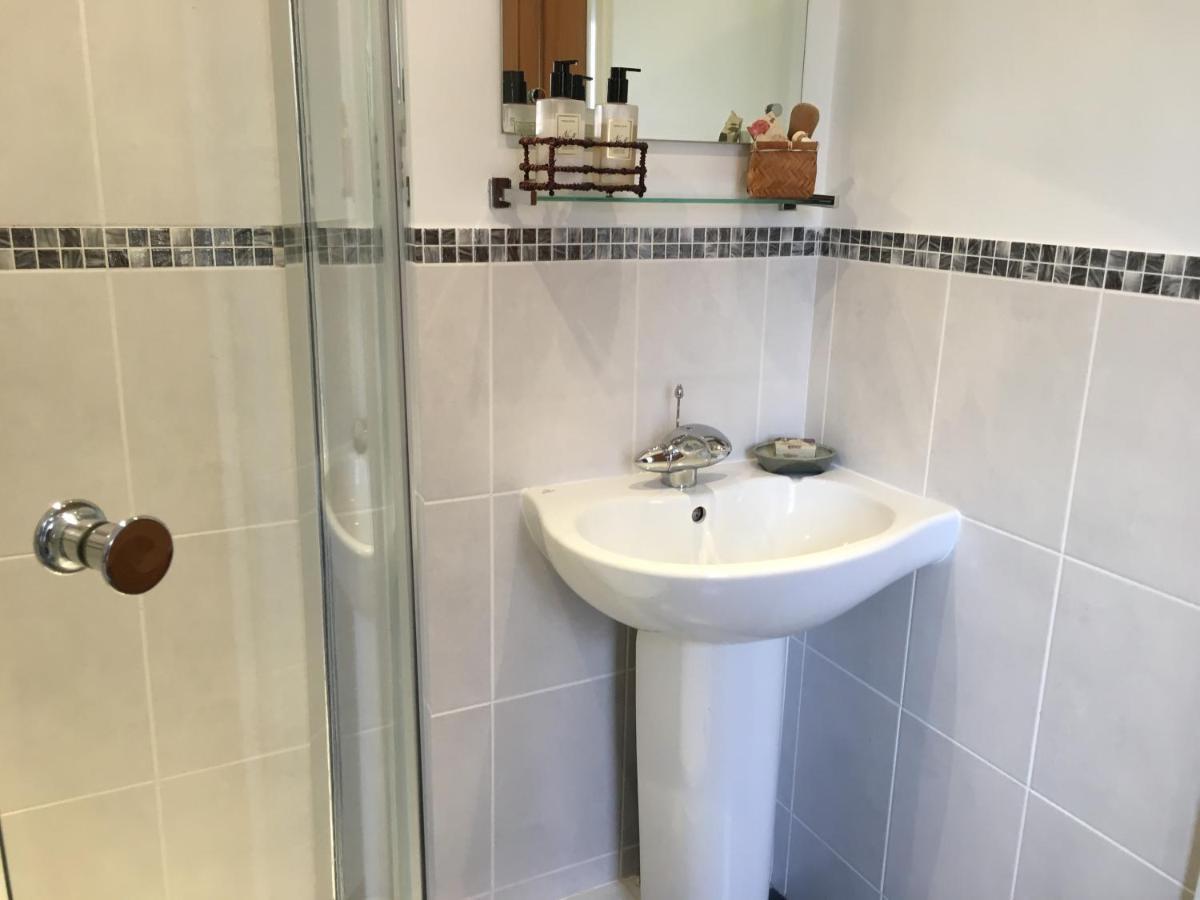 5 Charlton Mill Way B&B Чічестер Номер фото